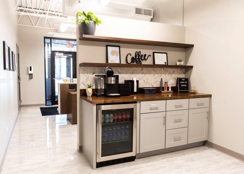 More Photos Of 227 W Judd St, Woodstock Office For Sale