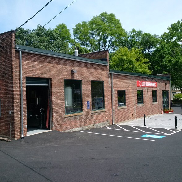 More Photos Of 32 Lake St, Winsted Restaurant For Lease