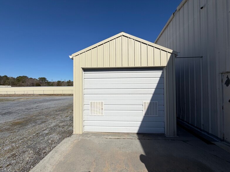 More Photos Of 1913 US 41 Hwy SW, Calhoun Flex For Lease