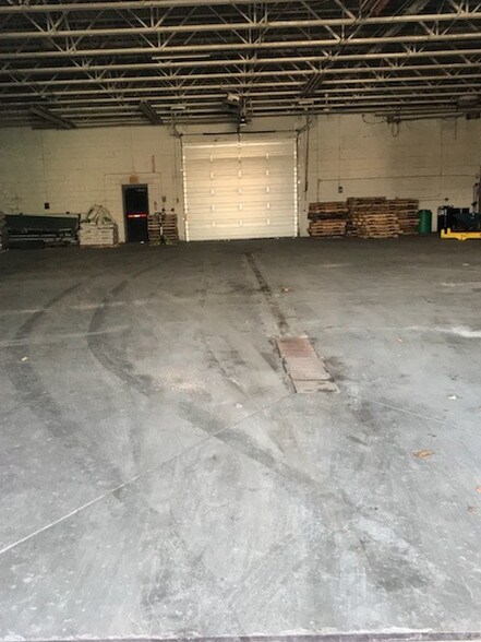 More Photos Of 555 Orchard Park Rd, West Seneca Warehouse For Lease