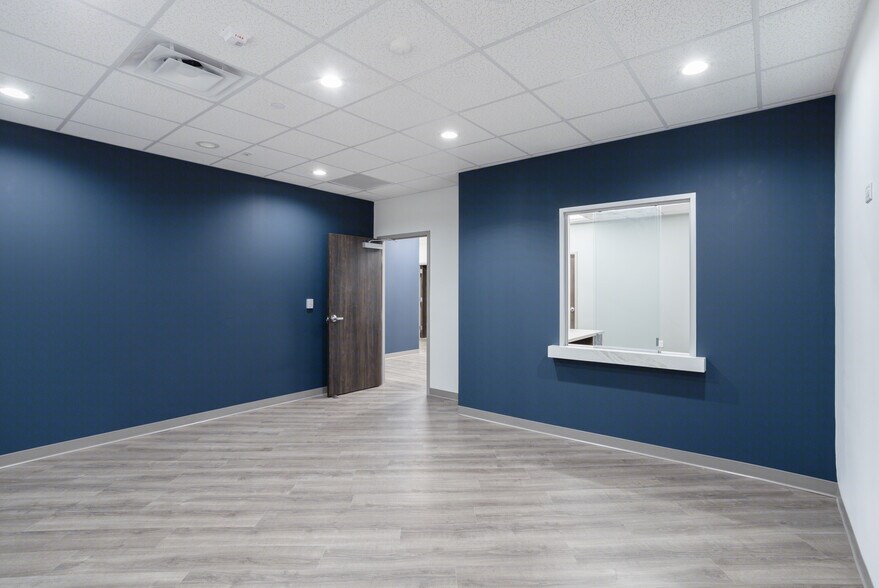 More Photos Of 1305 Airport Fwy, Bedford Medical For Lease