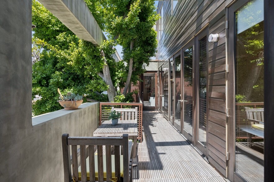 More Photos Of 1800-1808 Thayer Ave, Los Angeles Office For Lease