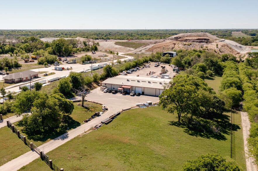 More Photos Of 2462 E University Dr, McKinney Warehouse For Sale