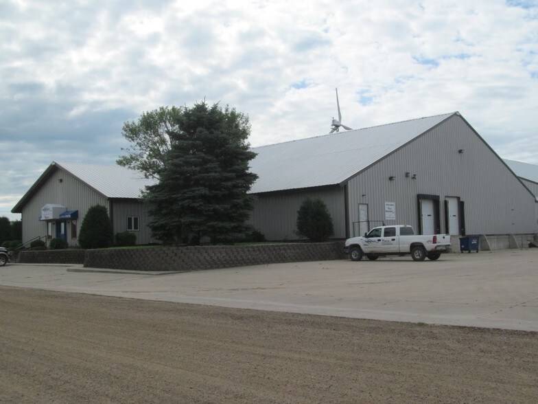 Primary Photo Of 511 Industrial Park Blvd, Elbow Lake Distribution For Sale