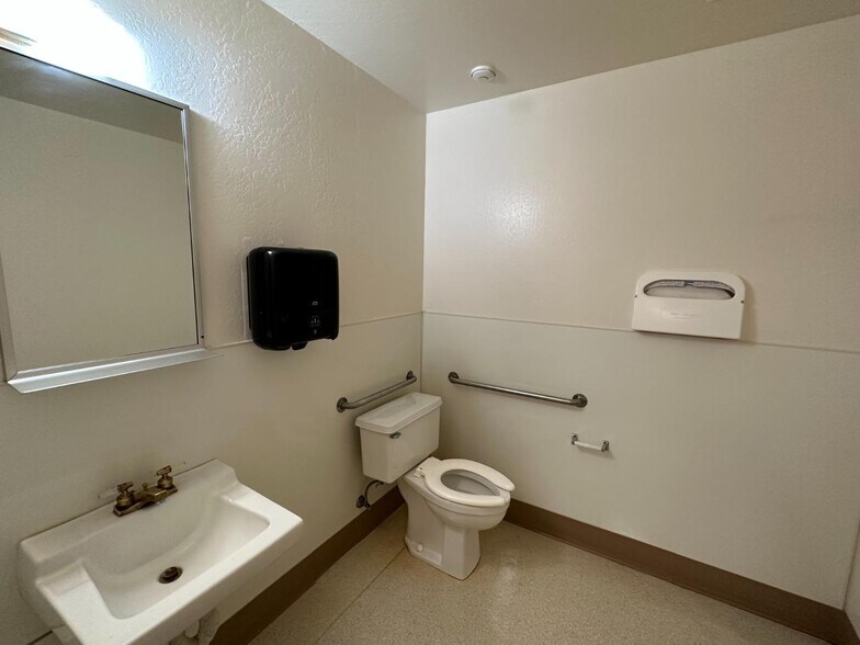 More Photos Of 11860 Kemper Rd, Auburn Flex For Sale