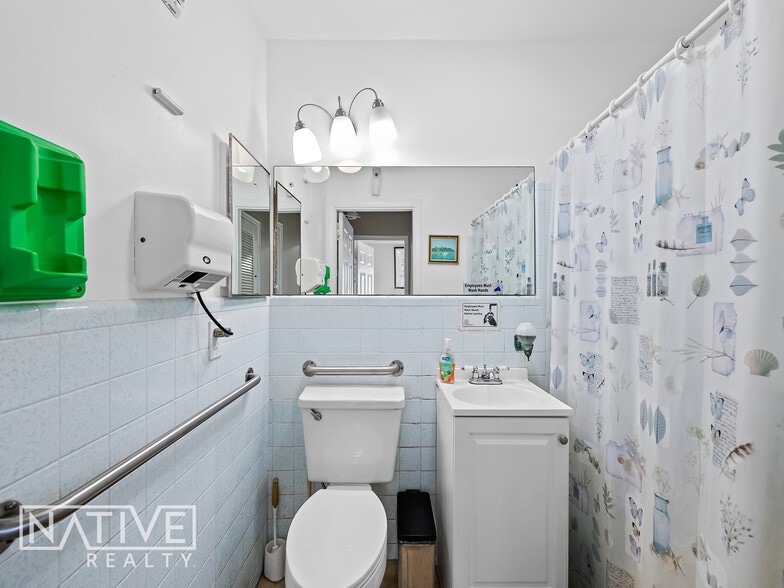 More Photos Of 201-221 NE 40th Ct, Oakland Park Assisted Living For Sale