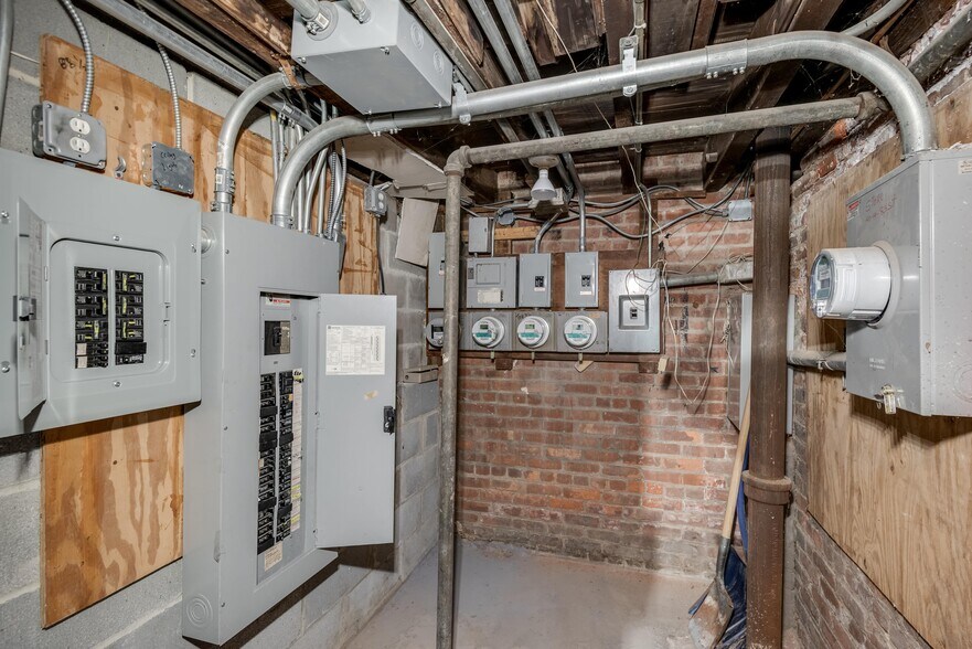 More Photos Of 4014 83rd St, Elmhurst Apartments For Lease