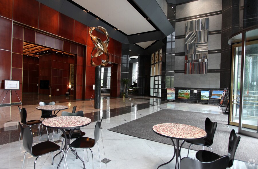 More Photos Of 50 N Laura St, Jacksonville Office For Lease