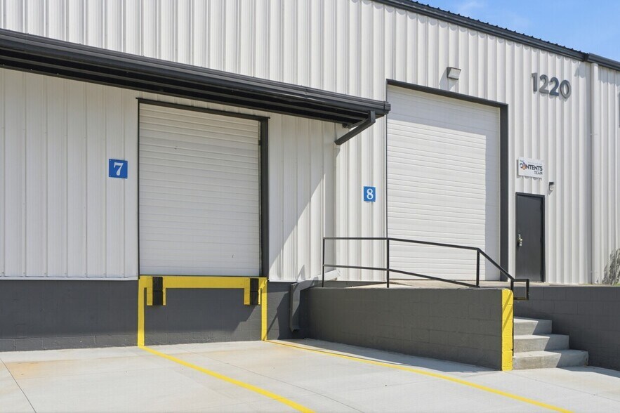 More Photos Of 1216-1228 United Dr, Raleigh Warehouse For Lease