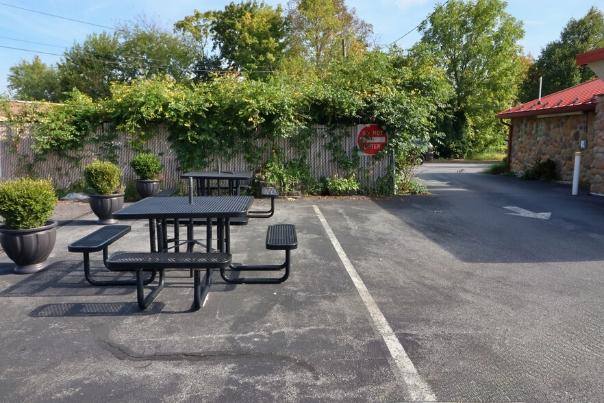 More Photos Of 2722 Easton Ave, Bethlehem Restaurant For Sale