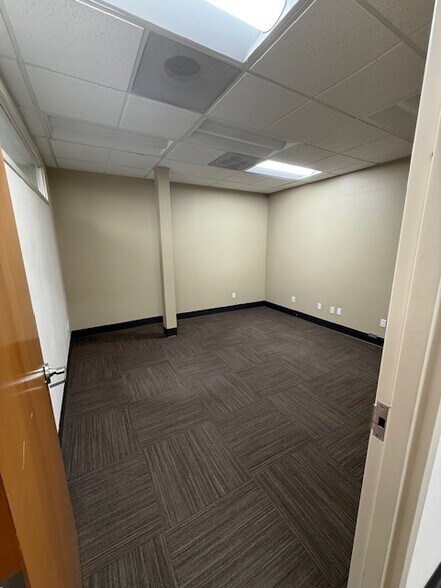 More Photos Of 698 12th St SE, Salem Office For Lease