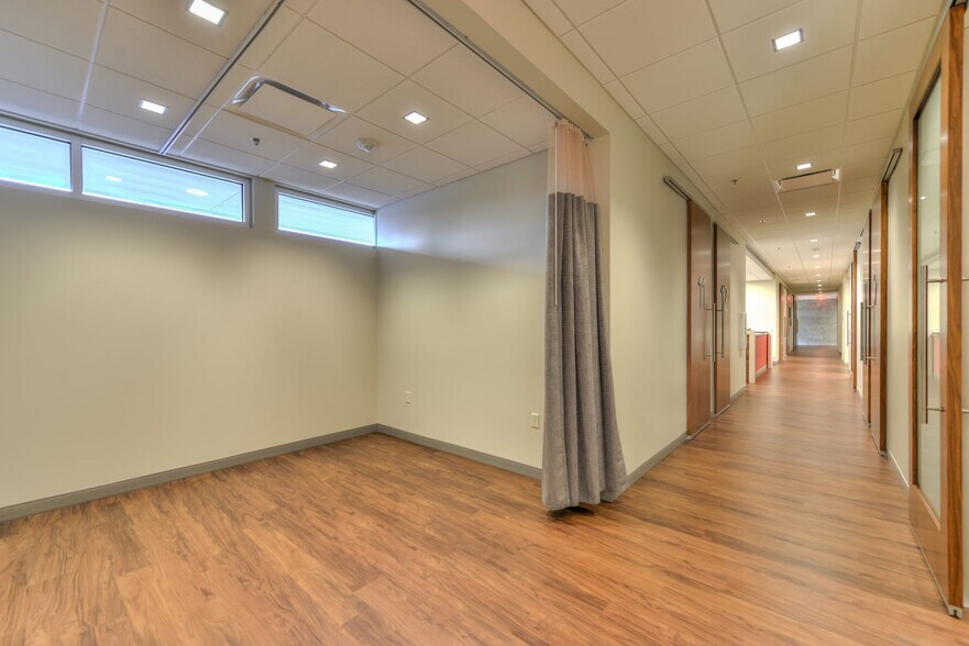 More Photos Of 4611 Centerview, San Antonio Medical For Sale