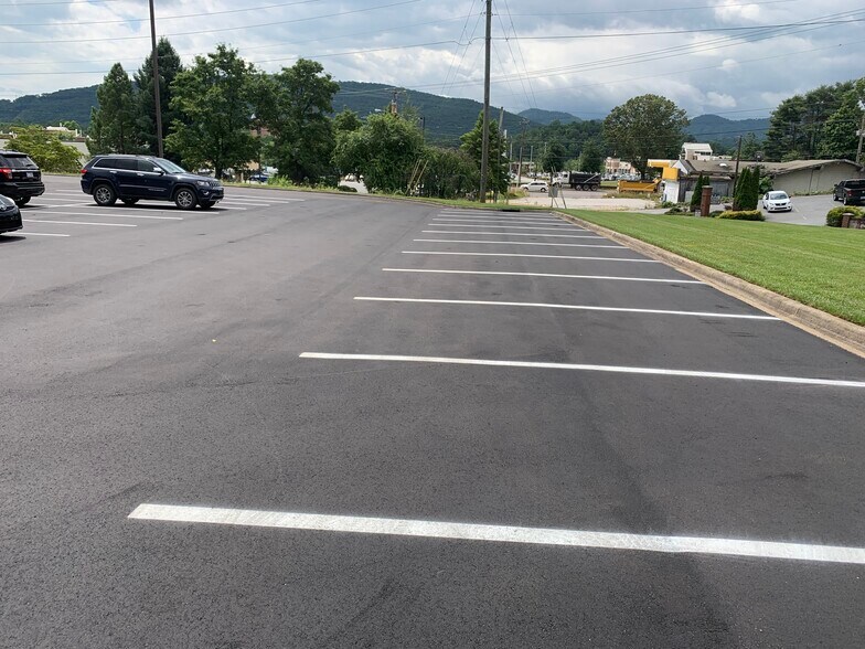 More Photos Of 901 Smokey Park Hwy, Candler Freestanding For Lease