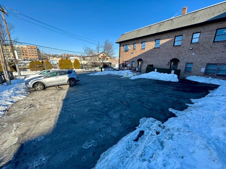 More Photos Of 111 Mill St, Greenwich Storefront Retail Office For Sale