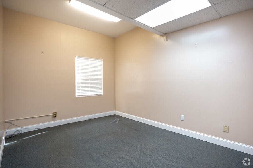 More Photos Of 1684 N Belcher Rd, Clearwater Flex For Sale