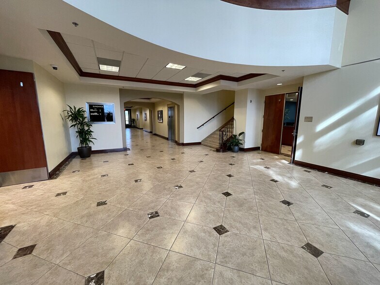 More Photos Of 5888 W Sunset Rd, Las Vegas Office For Sale