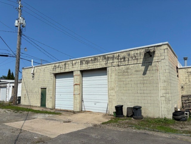 More Photos Of 442 S Green Rd, South Euclid Manufacturing For Sale