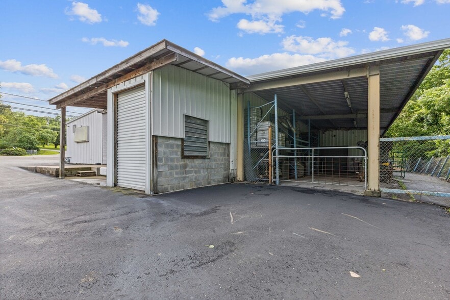 More Photos Of 1094 N Main St, Ashland City Light Manufacturing For Sale