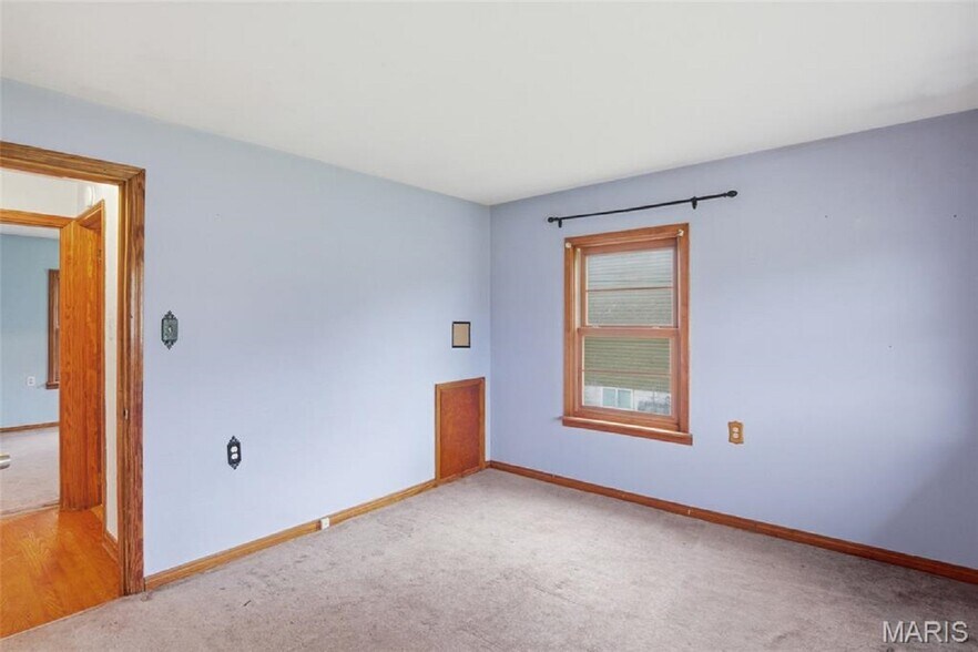 More Photos Of 5912 N Belt W, Belleville Flex For Sale