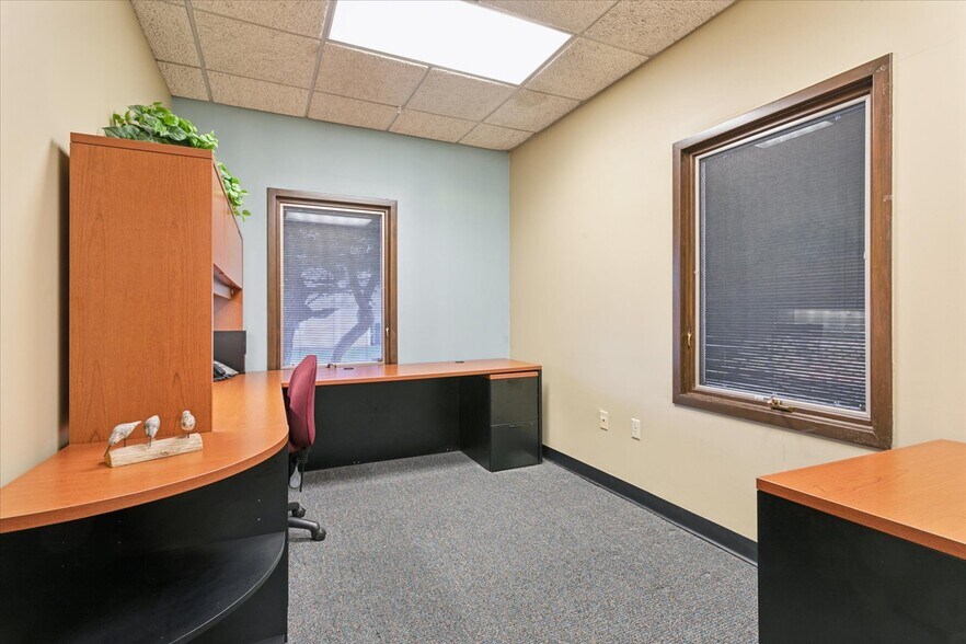 More Photos Of 732 Thimble Shoals Blvd, Newport News Office For Sale