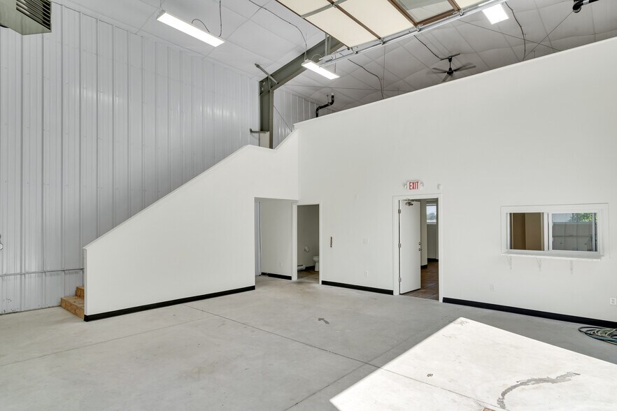 More Photos Of 7 Adam Rd, Stoneham Unknown For Lease