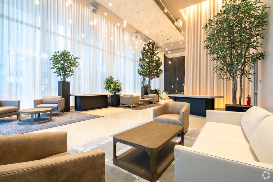 More Photos Of 321 N Clark St, Chicago Office For Sale