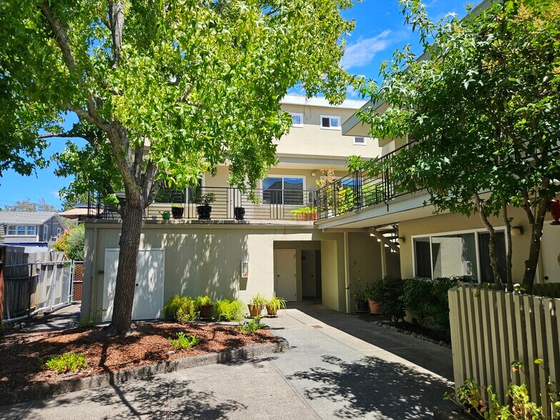More Photos Of 138 Tunstead Ave, San Anselmo Apartments For Sale