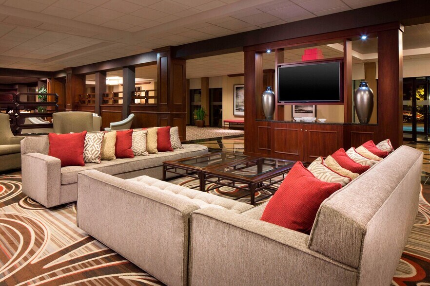 More Photos Of 655 N 108th Ave, Omaha Hotel For Sale