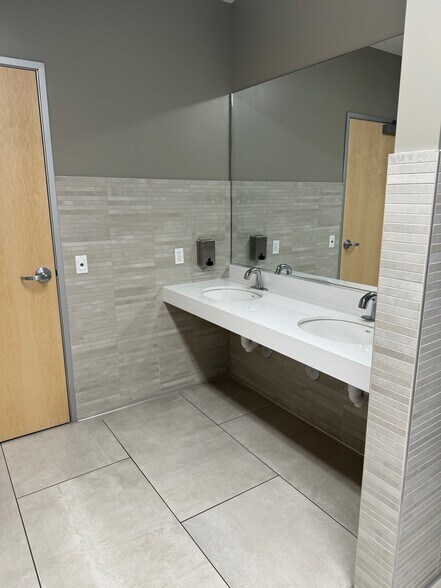 More Photos Of 25425 Orchard Village Rd, Santa Clarita Medical For Sale