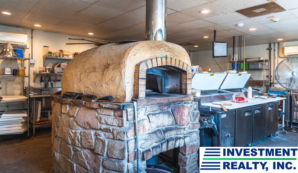 More Photos Of 551 State Route B, Saint James Restaurant For Sale