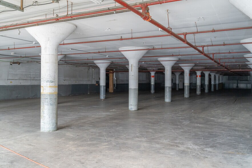 More Photos Of 1575 Lake St, Elmira Manufacturing For Lease