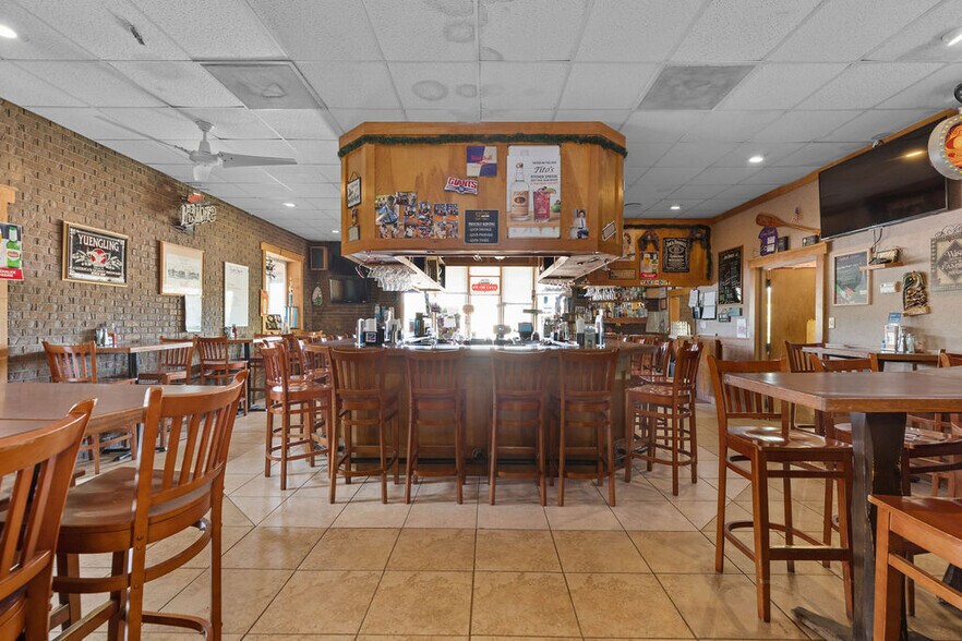 More Photos Of 24 S First St, Fulton Restaurant For Sale