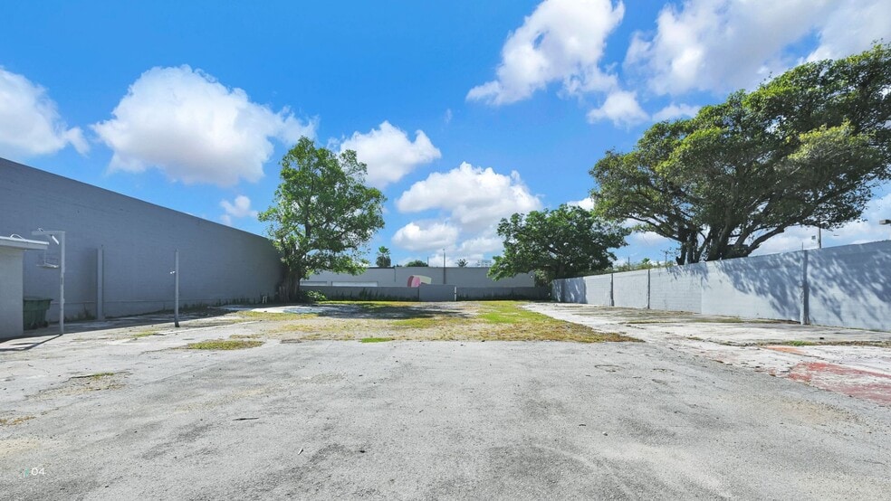 More Photos Of 1074 NW 22nd St, Miami Land For Lease