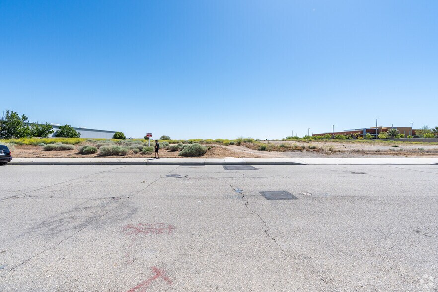 More Photos Of 8th Street West and Avenue L-6 w, Lancaster Distribution For Lease