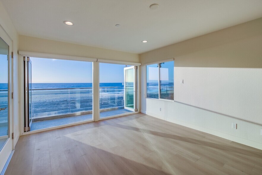 More Photos Of 3449 Ocean Front Walk, San Diego Apartments For Sale
