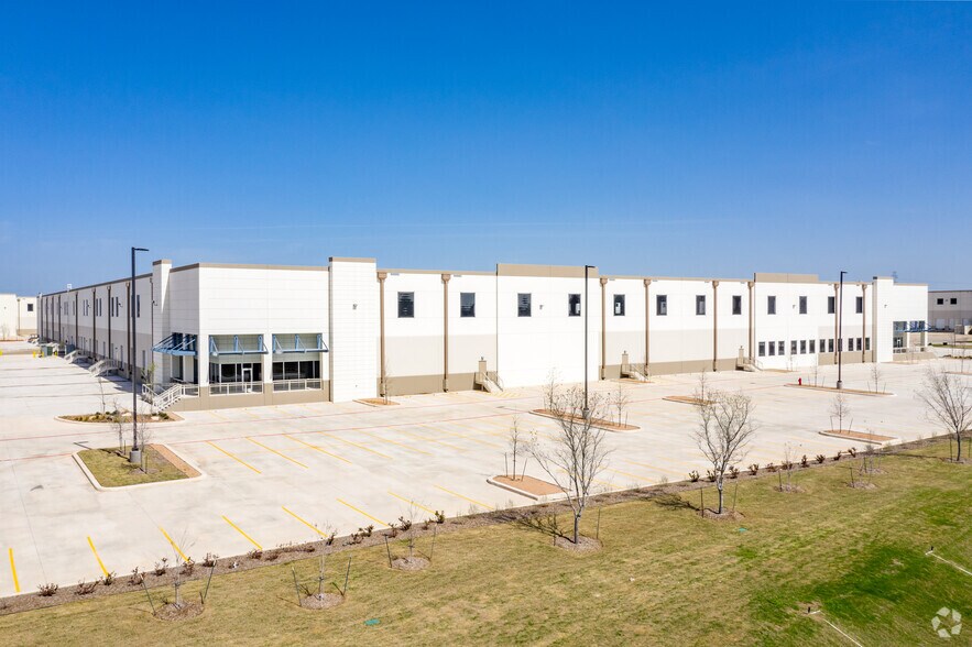 More Photos Of 17745 Lookout Rd, Schertz Warehouse For Lease