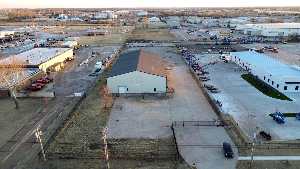 More Photos Of 9600 NW 10th St, Oklahoma City Warehouse For Lease