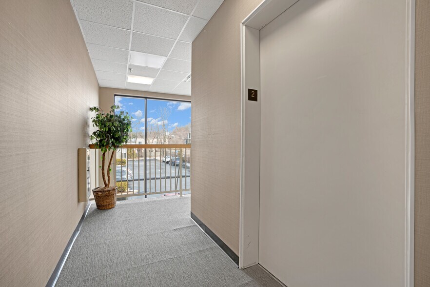 More Photos Of 1740 Oak Tree Rd, Edison Medical For Sale