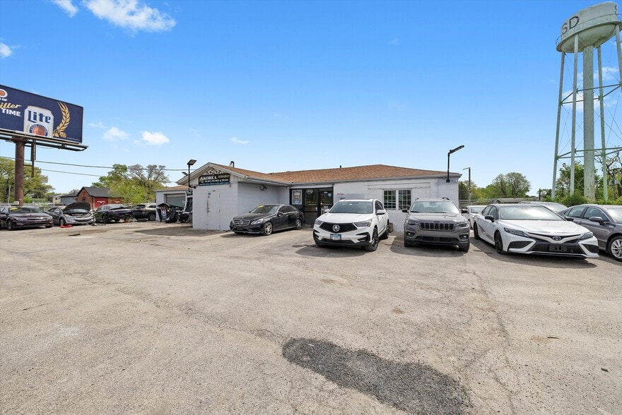 Primary Photo Of 1610 S Chicago St, Joliet Auto Dealership For Sale