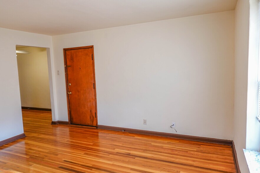 More Photos Of 6957 Chippewa St, Saint Louis Multifamily For Sale