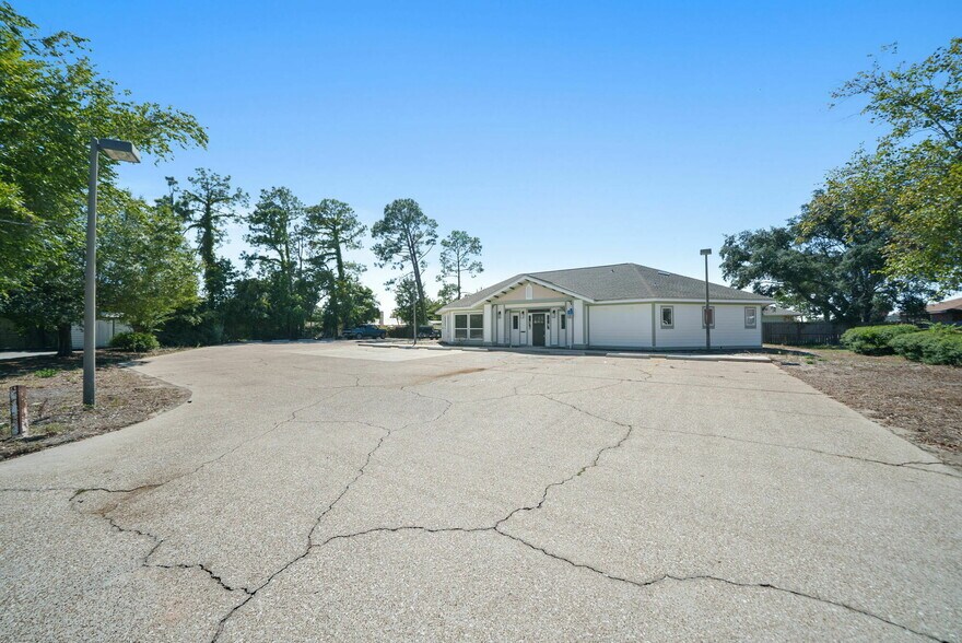 More Photos Of 2567 Huntcliff Ln, Panama City Medical For Lease