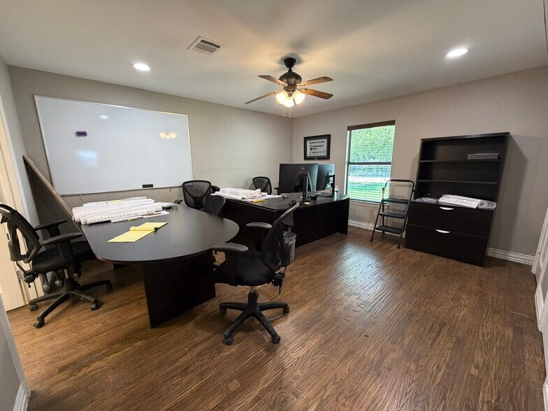 More Photos Of 414 N Kealy Ave, Lewisville Office For Sale