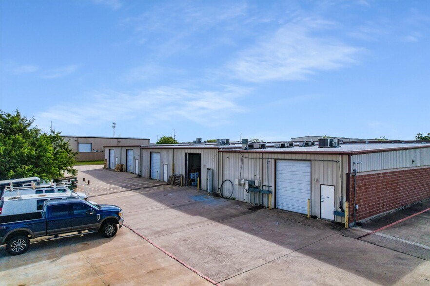 More Photos Of 13630 Immanuel Rd, Pflugerville Light Manufacturing For Lease