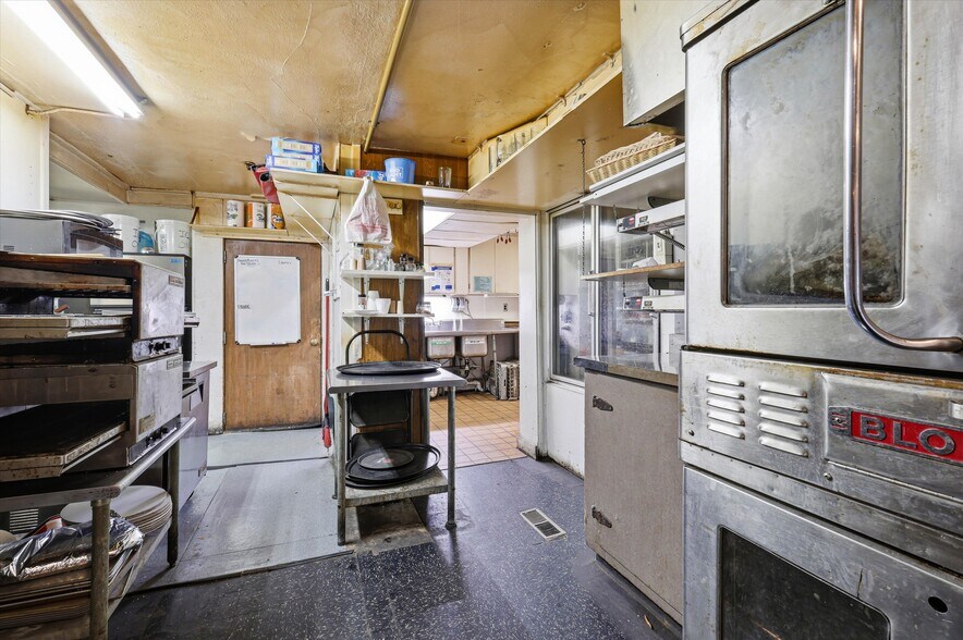 More Photos Of 2107 Velp Ave, Green Bay Freestanding For Sale