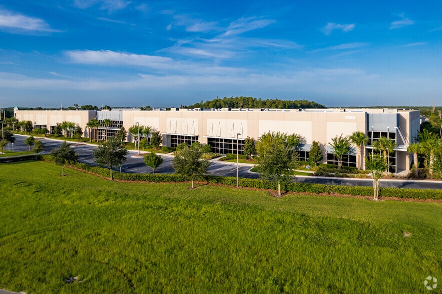 More Photos Of 2405 Commerce Park Dr, Orlando Unknown For Lease