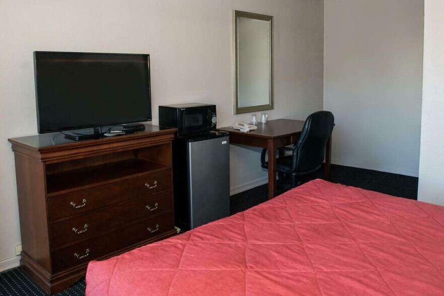 More Photos Of 1152 Main St, Springfield Hotel For Sale