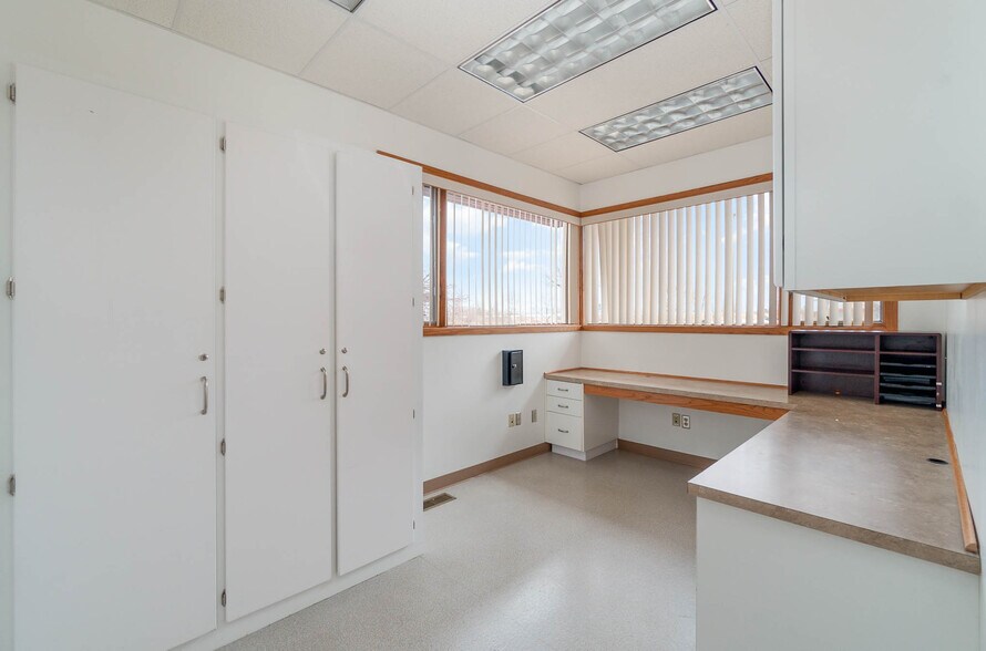 More Photos Of 5225 Hampton Pl, Saginaw Medical For Sale