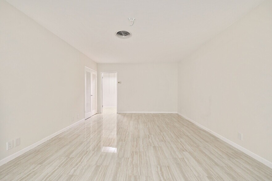 More Photos Of 1425 S Via Soledad, Palm Springs Apartments For Sale