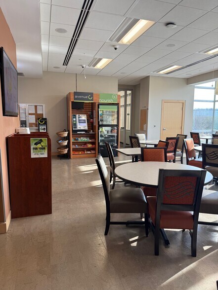 More Photos Of 385 Bell St, Dubuque Office For Sale