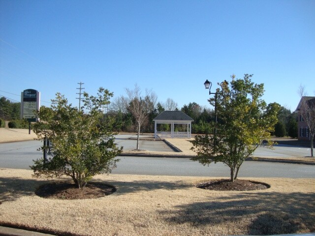 More Photos Of 2 Leas Courtyard Dr, Seneca Medical For Sale